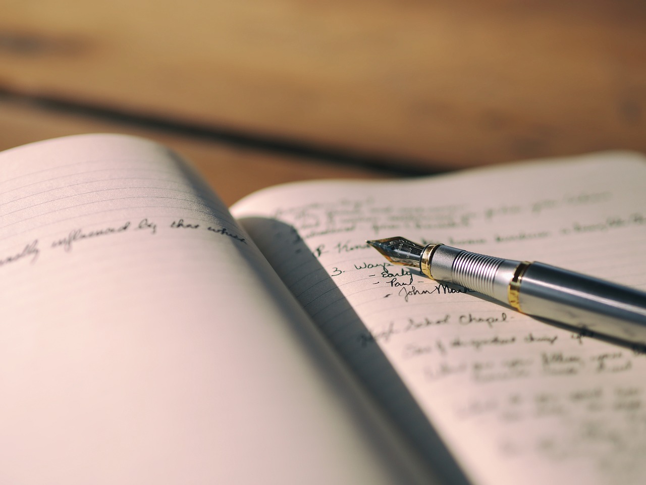 découvrez l'art du web writing, une compétence essentielle pour rédiger des contenus percutants et optimisés pour le référencement. apprenez à captiver votre audience en ligne avec des techniques de rédaction adaptées à la digitalisation et aux attentes des lecteurs.