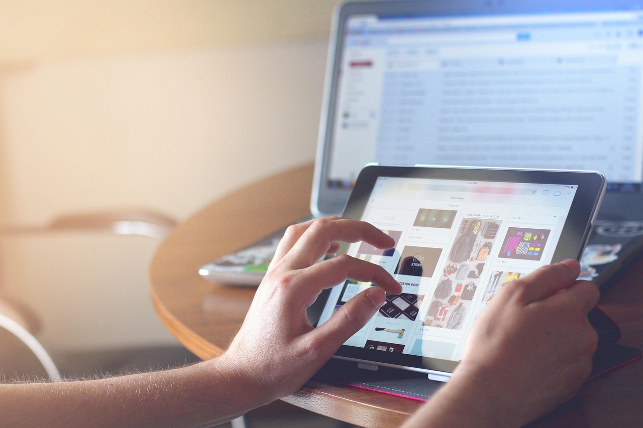découvrez notre gamme d'écrans tactiles performants et intuitifs, conçus pour améliorer votre expérience utilisateur et faciliter vos interactions numériques.
