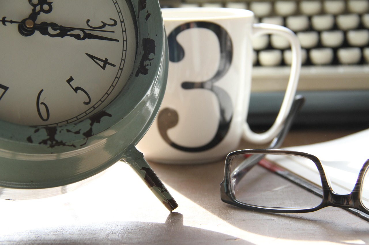 Comment établir un calendrier de mise en œuvre pour un référencement SEO économique ?