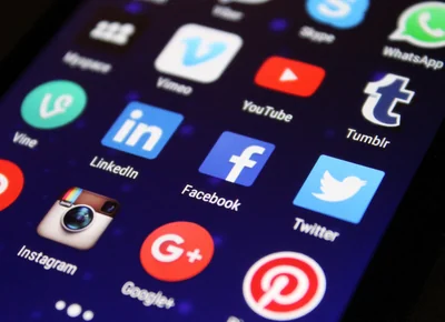 Comment les partages sociaux influencent-ils le référencement ?